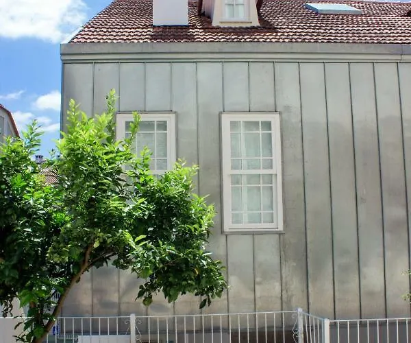 Aq 188 בית הארחה קוימברה